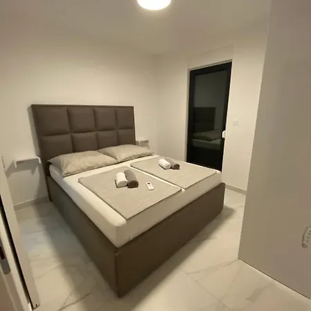 Luxus Apartment Mit Pool Und Meerblick * トロギール