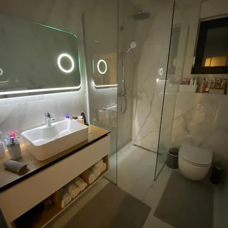 Luxus Apartment Mit Pool Und Meerblick アパート *