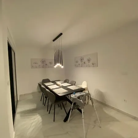 アパート Luxus Apartment Mit Pool Und Meerblick トロギール