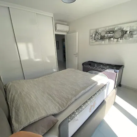 Luxus Apartment Mit Pool Und Meerblick アパート トロギール